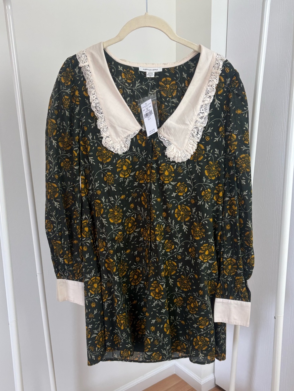 American Eagle Outfitters Dark Green Floral Dress with Cream Lace Collar
